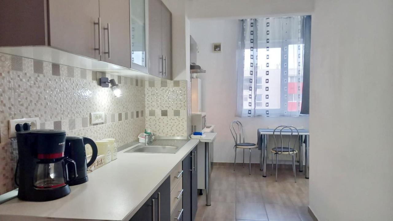 Black And White House 阿拉德 外观 照片